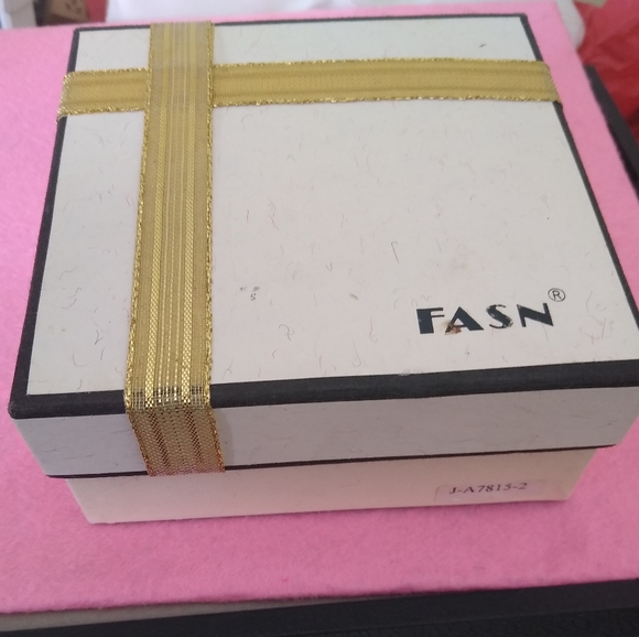 Butterfly Compact Mirror - Picture 3 of 6